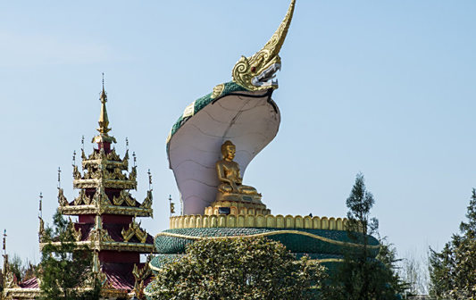 白马寺内参照曼德勒皇宫建造的四道主门